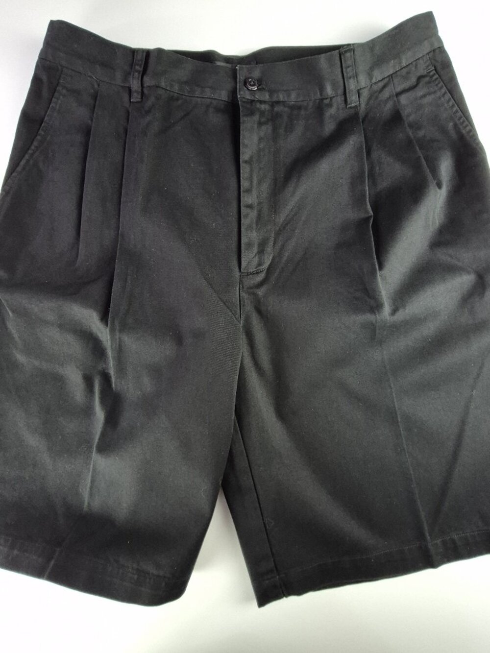 DKNY Men's Black Pleated Shorts - Size 36